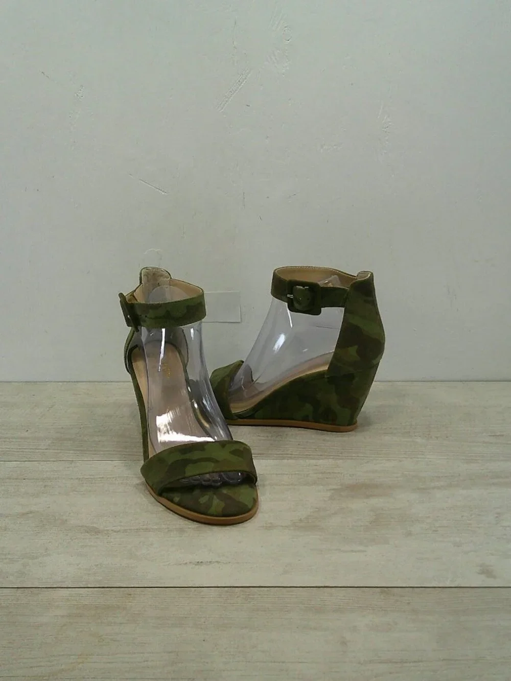 Sexy Seychelles Cloud Nine Army Green Camo Suede Wedge Sandal Size 9